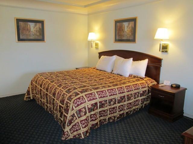 Whitten Inn Van Horn Bilik gambar
